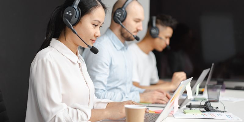 Liên hệ kênh hỗ trợ khách đọc