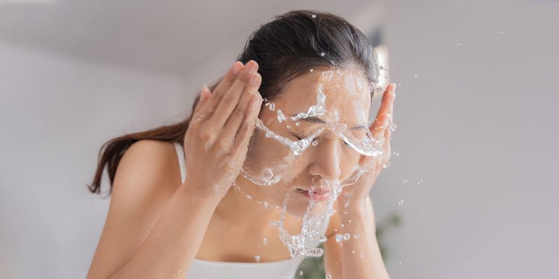 Skincare cho da dầu mụn làm sạch cân bằng